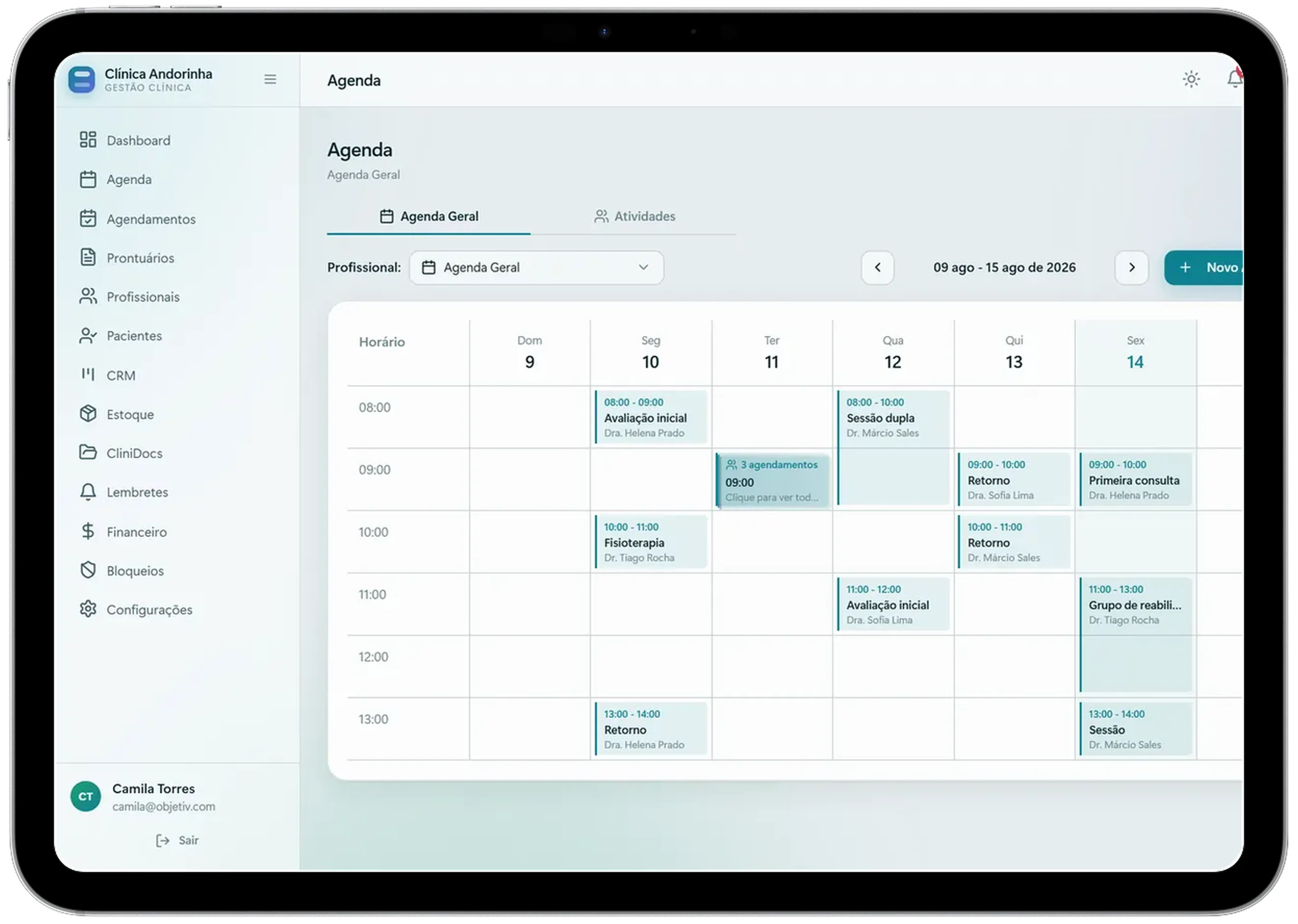 Gestão Clínica — agenda da semana aberta num iPad